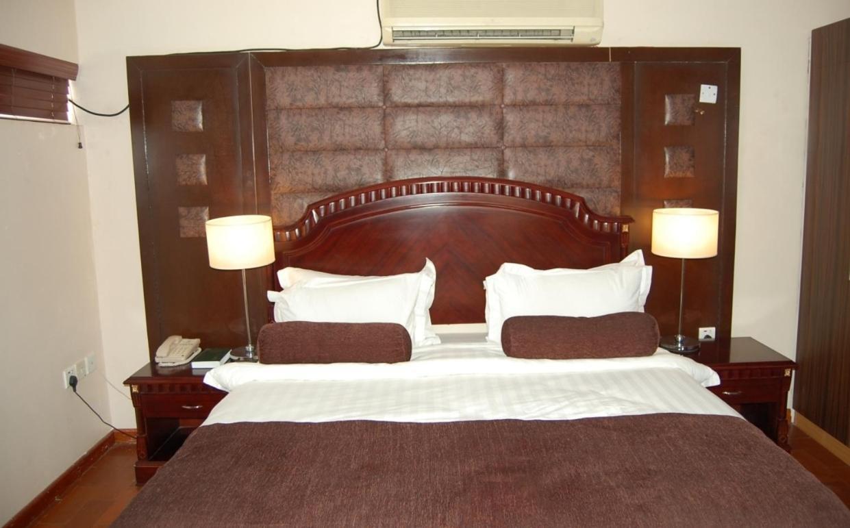 Owu Crown Hotel Ibadan Exterior foto